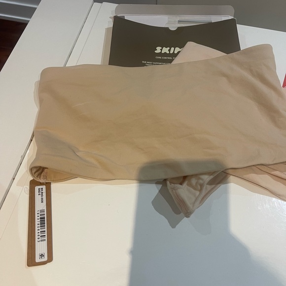 Skims shapewear set - Picture 4 of 5